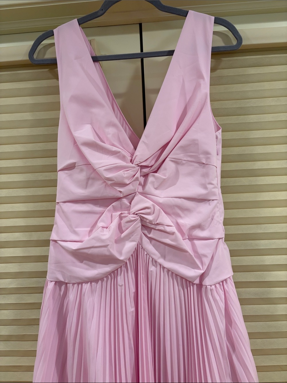 🔥CLEARANCE🔥 NWOT Simkhai V-Neck Detailed Cotton Midi Dress in Pink, Size US 6 - Picture 2 of 12